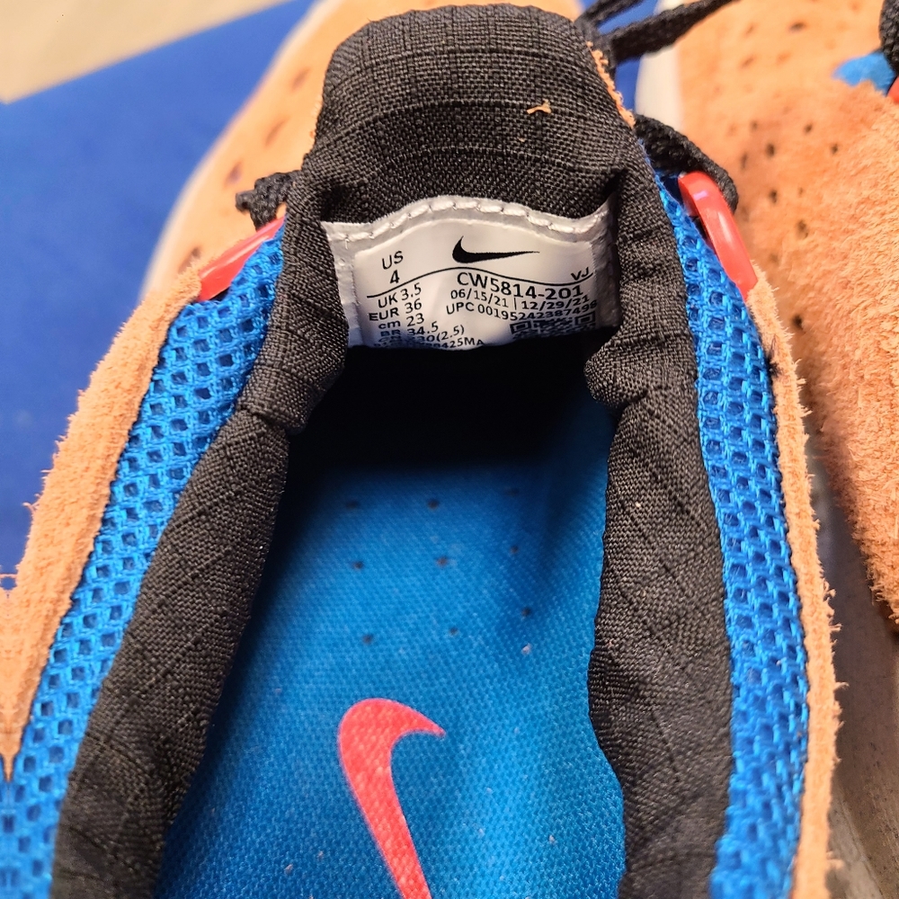 Sneakers - Picture 5 of 5